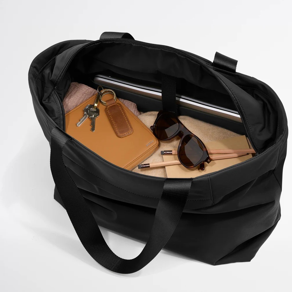 AWAY Featherlight Tote | black